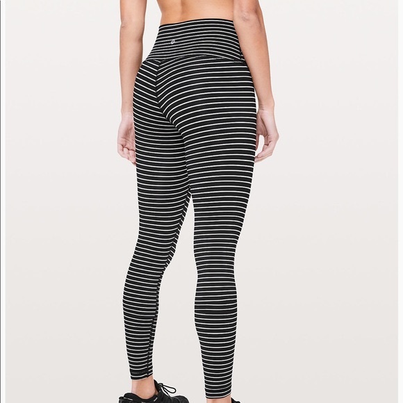 Lululemon high rise Wunder Under Leggings - Picture 5 of 9